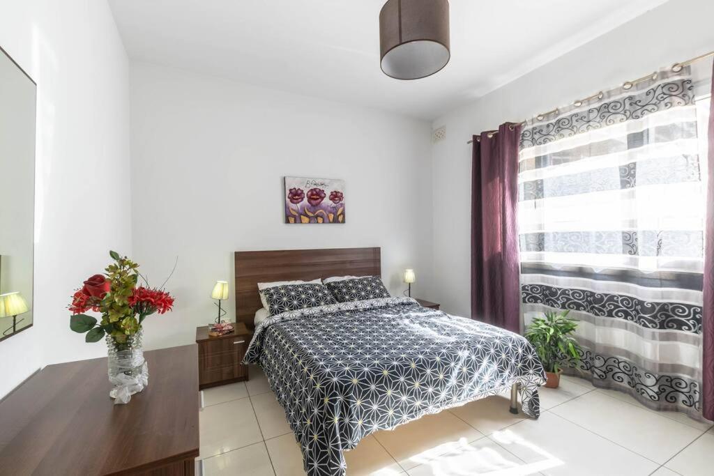 Modern Apt. Close To The Square St. Paul's Bay Bagian luar foto