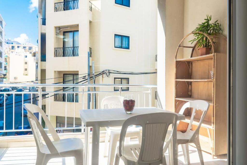 Modern Apt. Close To The Square St. Paul's Bay Bagian luar foto