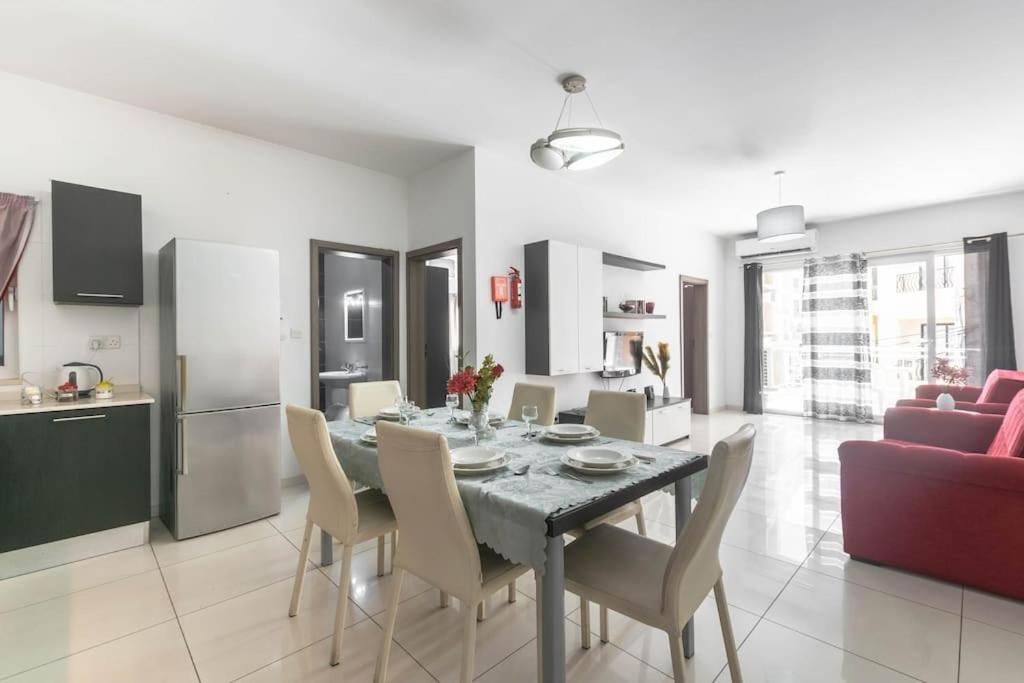Modern Apt. Close To The Square St. Paul's Bay Bagian luar foto