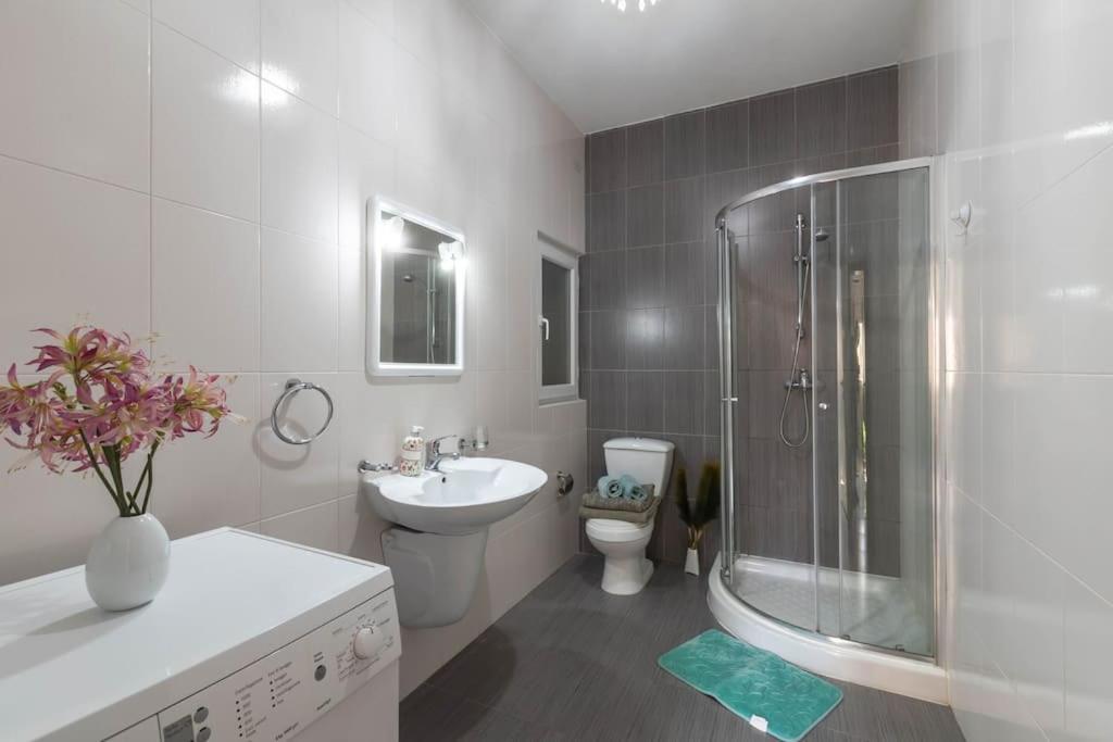 Modern Apt. Close To The Square St. Paul's Bay Bagian luar foto