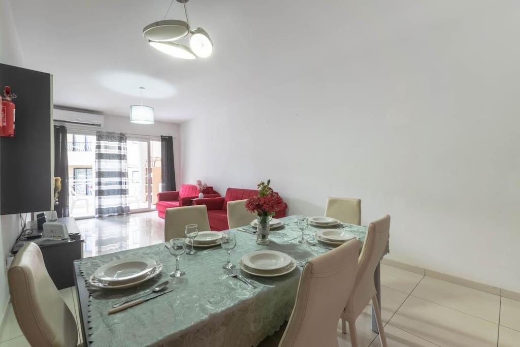 Modern Apt. Close To The Square St. Paul's Bay Bagian luar foto