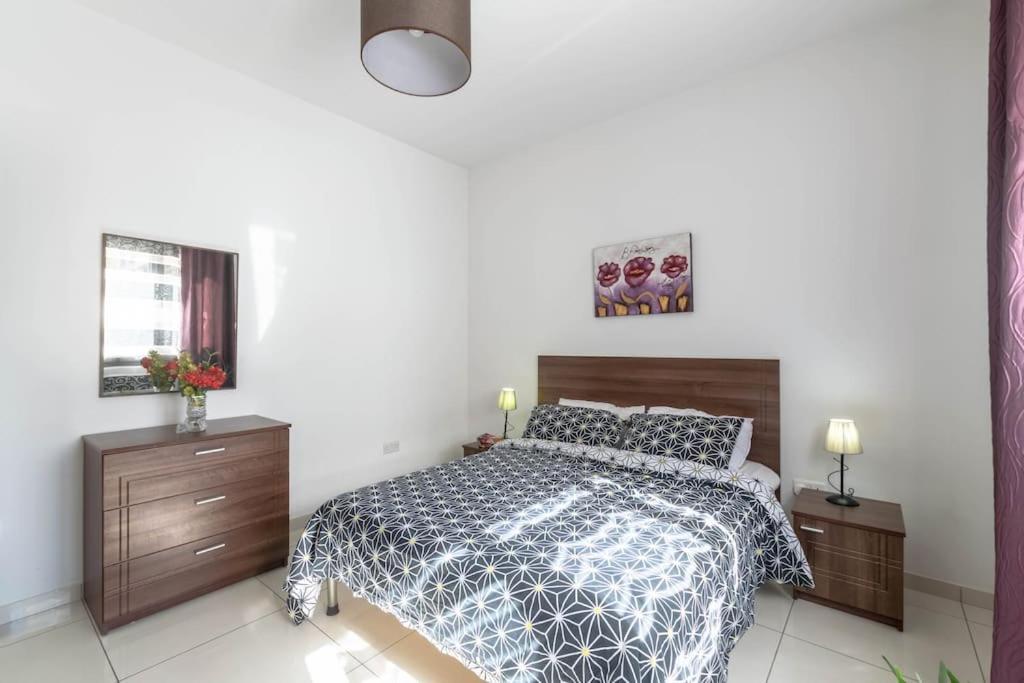 Modern Apt. Close To The Square St. Paul's Bay Bagian luar foto