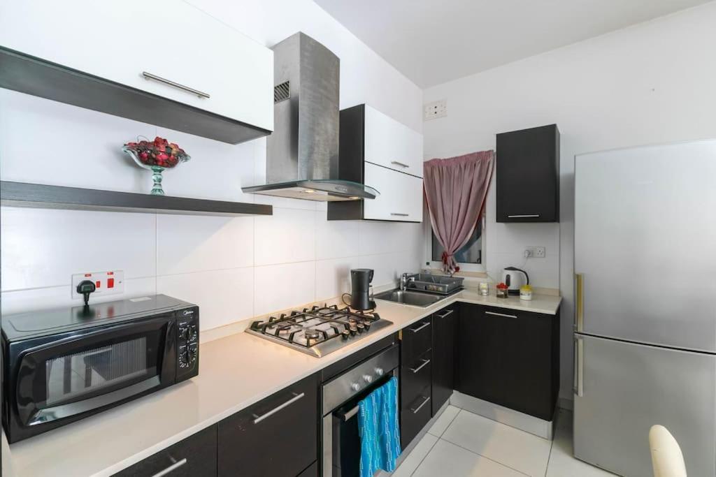 Modern Apt. Close To The Square St. Paul's Bay Bagian luar foto