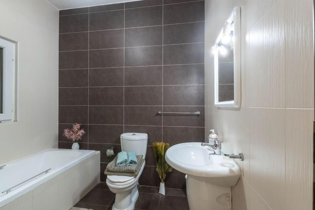 Modern Apt. Close To The Square St. Paul's Bay Bagian luar foto