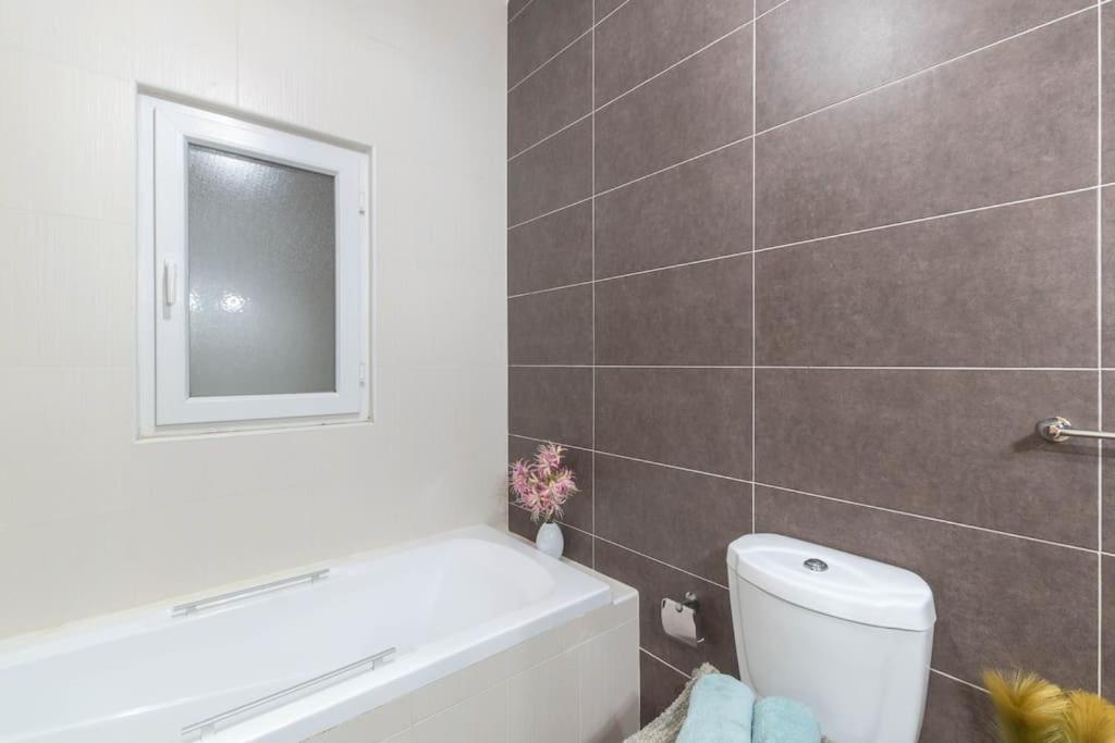 Modern Apt. Close To The Square St. Paul's Bay Bagian luar foto