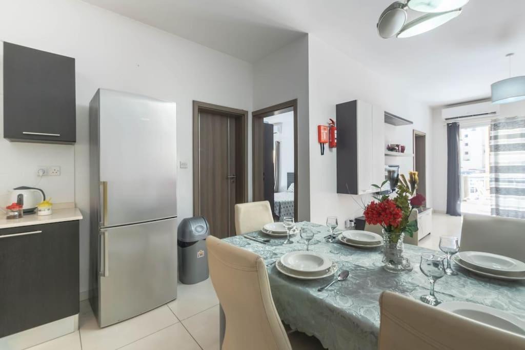 Modern Apt. Close To The Square St. Paul's Bay Bagian luar foto